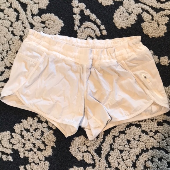 Lululemon Tracker Short white | size 8 - Picture 2 of 9